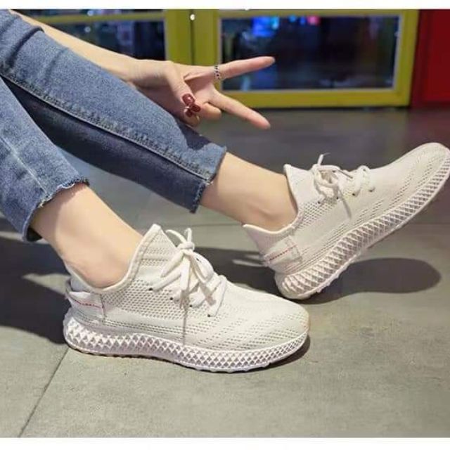 Giày sneaker nữ
