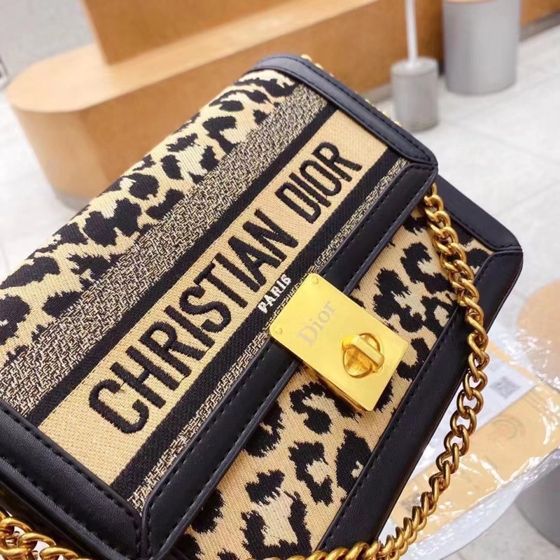 Túi xách W566-22 Dior Dauphine hàng đẹp fullbox bill card tag vàng đằm đẹp
