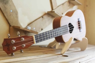 Đàn Ukulele concert trái tim Deviser - tặng full phụ kiện
