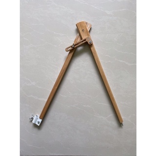 Compa Gỗ Dành Cho Giáo Viên ( Kẹp Phấn và Bút Lông )
