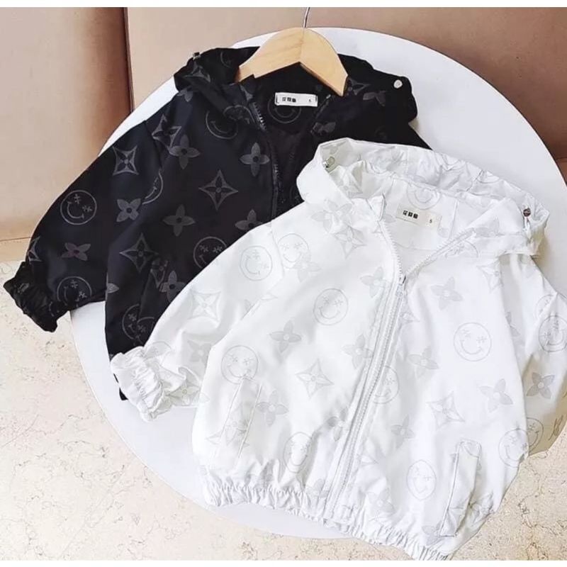 Áo khoác gió cho bé trai in hoạ tiết năng động