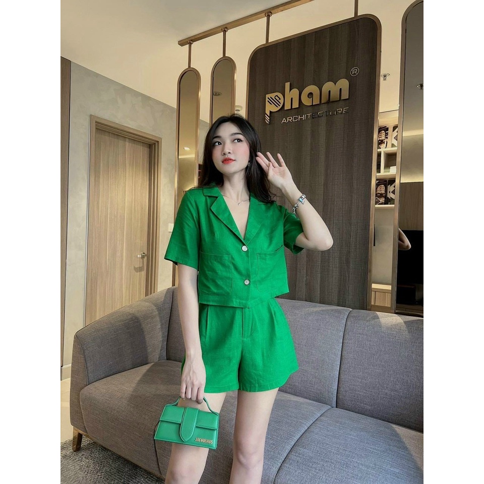 Sét Bộ Nữ Áo Kiểu Vest Ngắn Tay Phối Nút From Croptop Kèm Quần Đùi Ống Rộng Xếp Ly Duyên Dáng,Nữ Tính