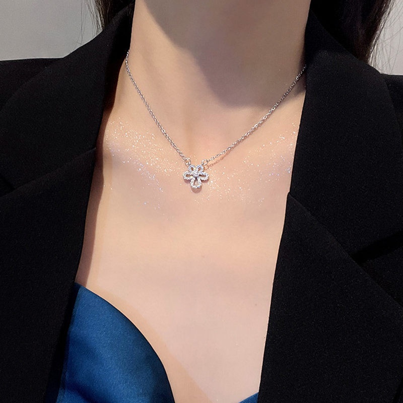 Dây chuyền bạc mạ nữ chất liệu titan không gỉ nhiều kiểu dáng đính đá pha lê lấp lánh mẫu mới 2023