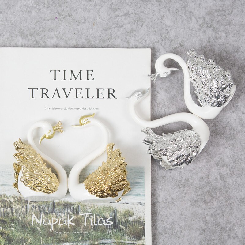 Phụ kiện trang trí bánh hình thiên nga độc đáo sang trọng