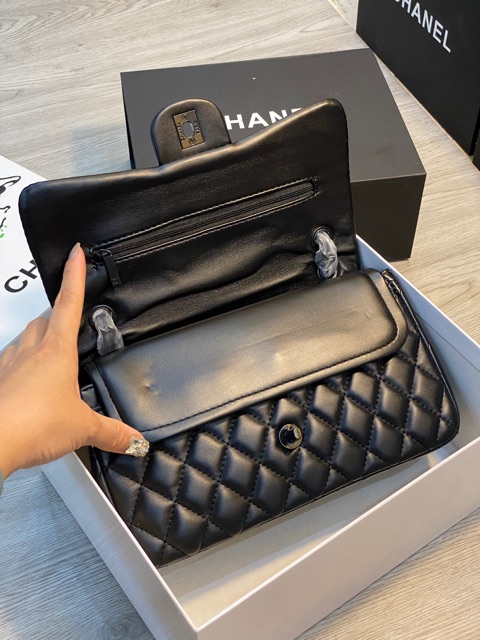 Túi da mịn CLASSIC size 26 khoá đen (k hộp) ảnh thật tự chụp | BigBuy360 - bigbuy360.vn