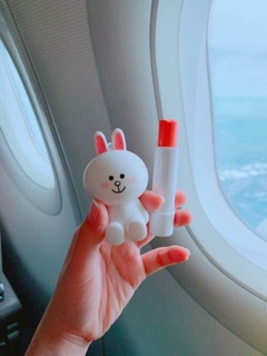 Son nivea kèm gấu brown và thỏ cony