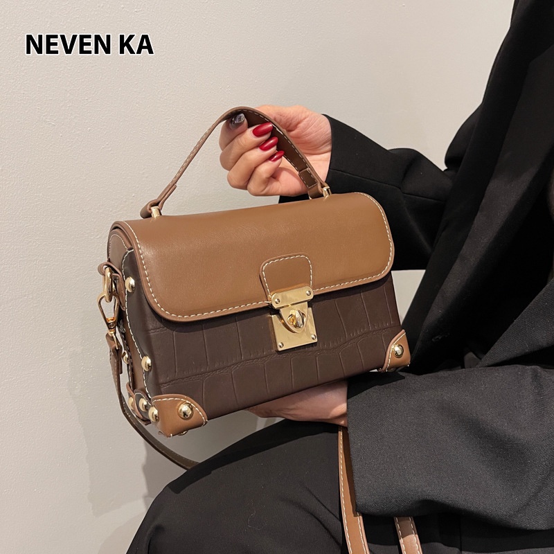 Túi Đeo Chéo Dáng Cốp Vuông Nhỏ Viền Đinh Da Vân Rắn NEVENKA N0026