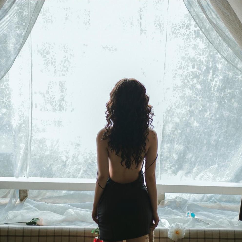 [HÀNG CAO CẤP] Váy ngủ phi lụa màu đen hai dây hở lưng gợi cảm Ly Ly Shop | BigBuy360 - bigbuy360.vn