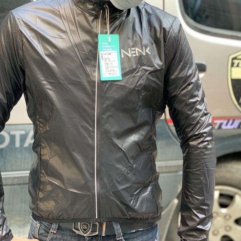 Áo gió đạp xe siêu nhẹ Nenk màu Đen