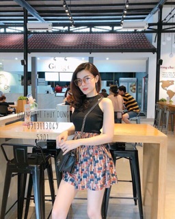 Sét áo cổ yếm mix quần sort lưng cao