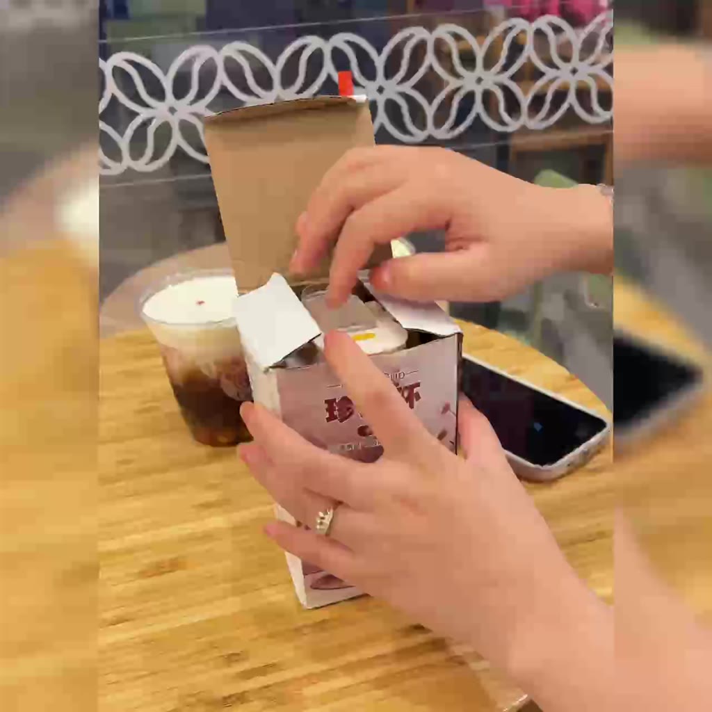 Bình nước thủy tinh hoa Tulip chuỗi ngọc bao da chống nóng kèm ống hút silicon dung tích 350ml BN20 | BigBuy360 - bigbuy360.vn