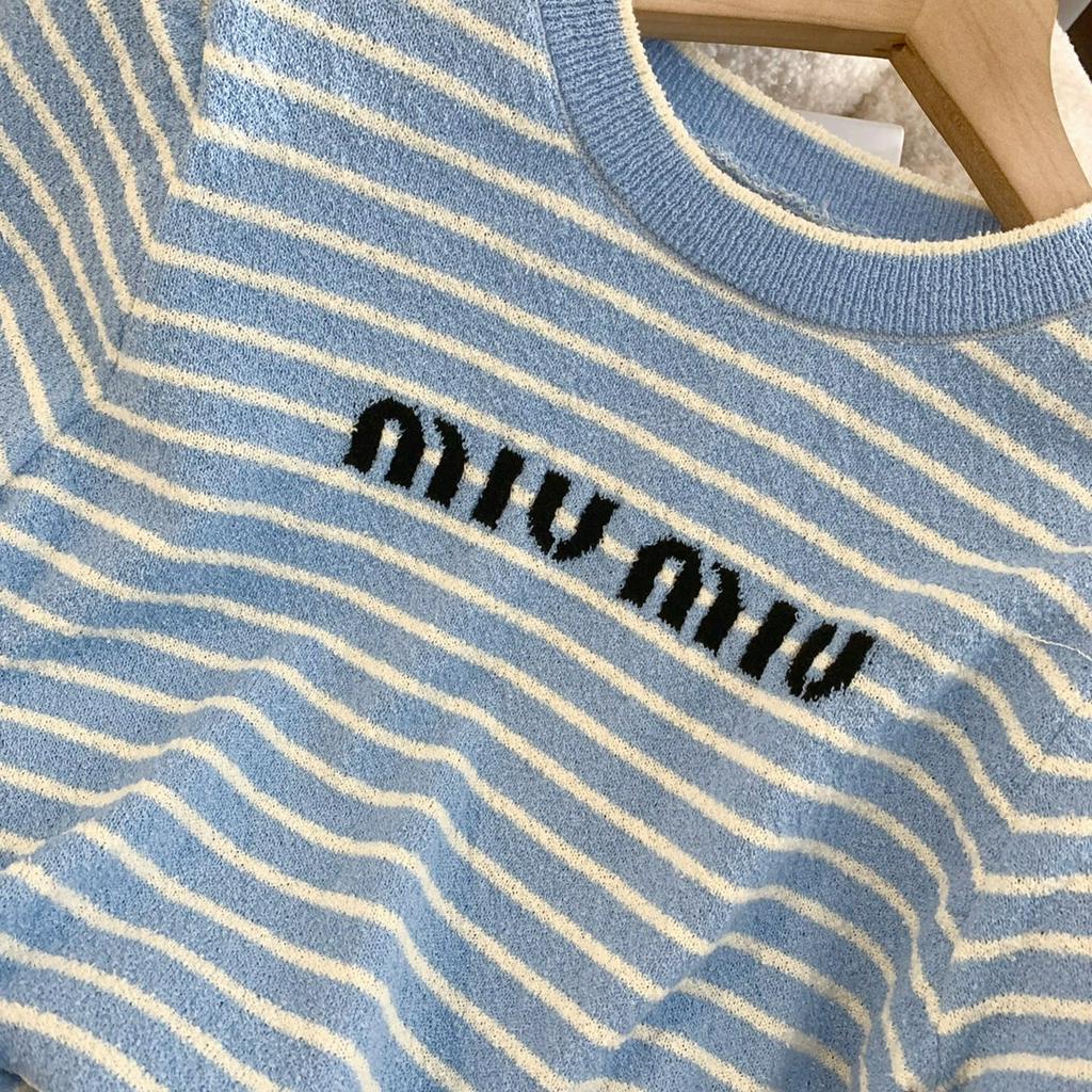 Mium * IU 2023 Áo Thun Cổ Sọc Mới Trong COTTON