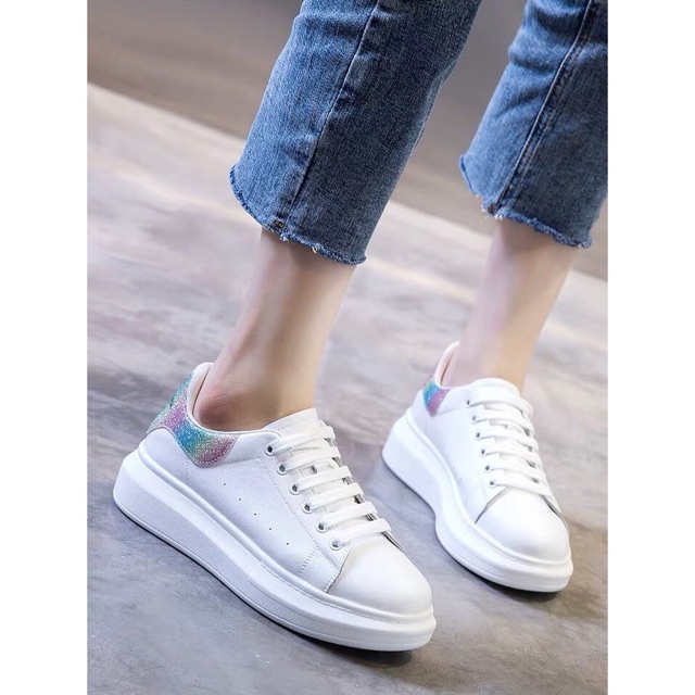 [Mã FAGREEN245 giảm 10% tối đa 30k đơn từ 99k] [FREE SHIP] giày thể thao nữ độn đế trắng gót nhung đen và kim tuyến | BigBuy360 - bigbuy360.vn