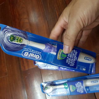 Máy đánh răng Oral-B chạy pin