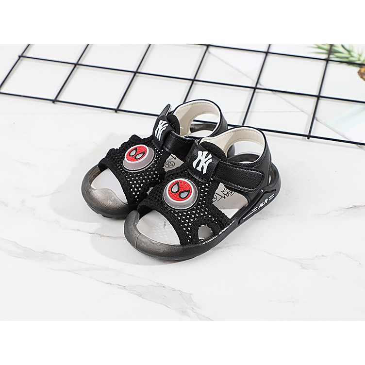 sandal nhện bé trai size 22-27 mũi chống vấp