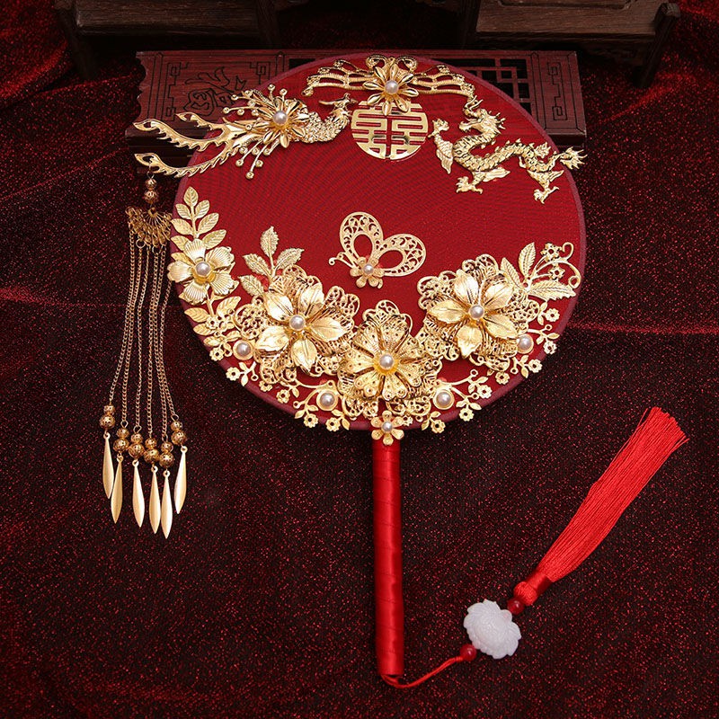 Quạt xếp cầm tay sang trọng cho cô dâu