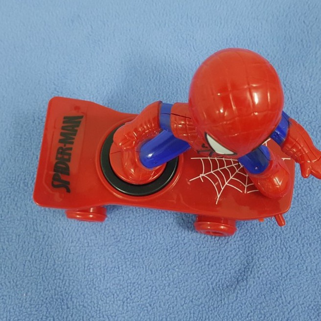 Đồ chơi siêu nhân người nhện Spider-Man lướt ván chạy pin an toàn