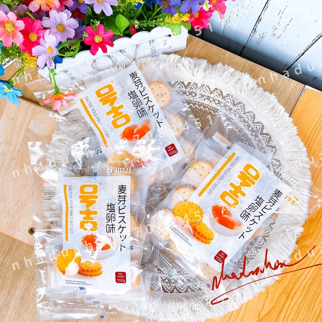 Một gói bánh quy mặn kẹp nougat trứng muối Franzzi đặc sản Hongkong gói 102gam