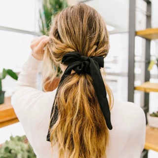 cột tóc scrunchies có dây nơ dài