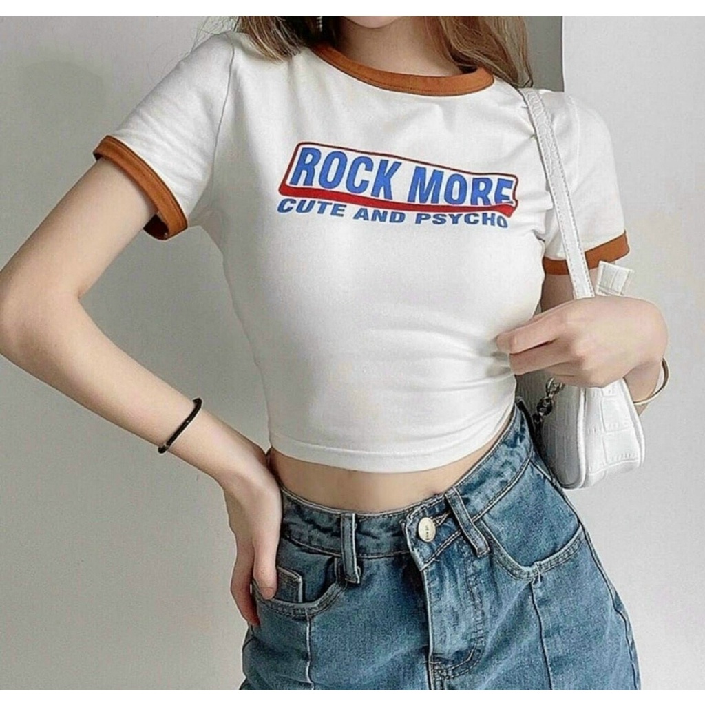 Áo Thun Trắng Nữ Croptop In Chữ Viền Nâu