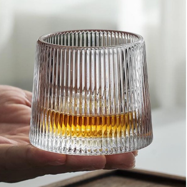 Ly thuỷ tinh đáy lồi xoay 360 độ sọc dọc sang chảnh