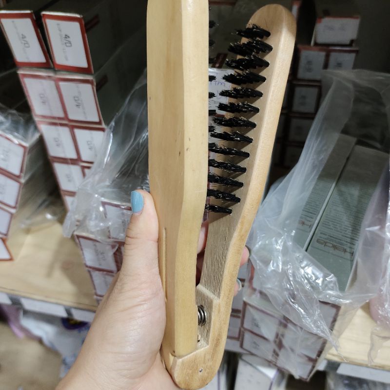 Lược gỗ kẹp là tóc