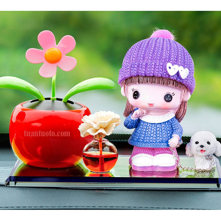 Bộ tượng búp bê, cún cưng, chậu cây lắc lư và nước hoa ô tô