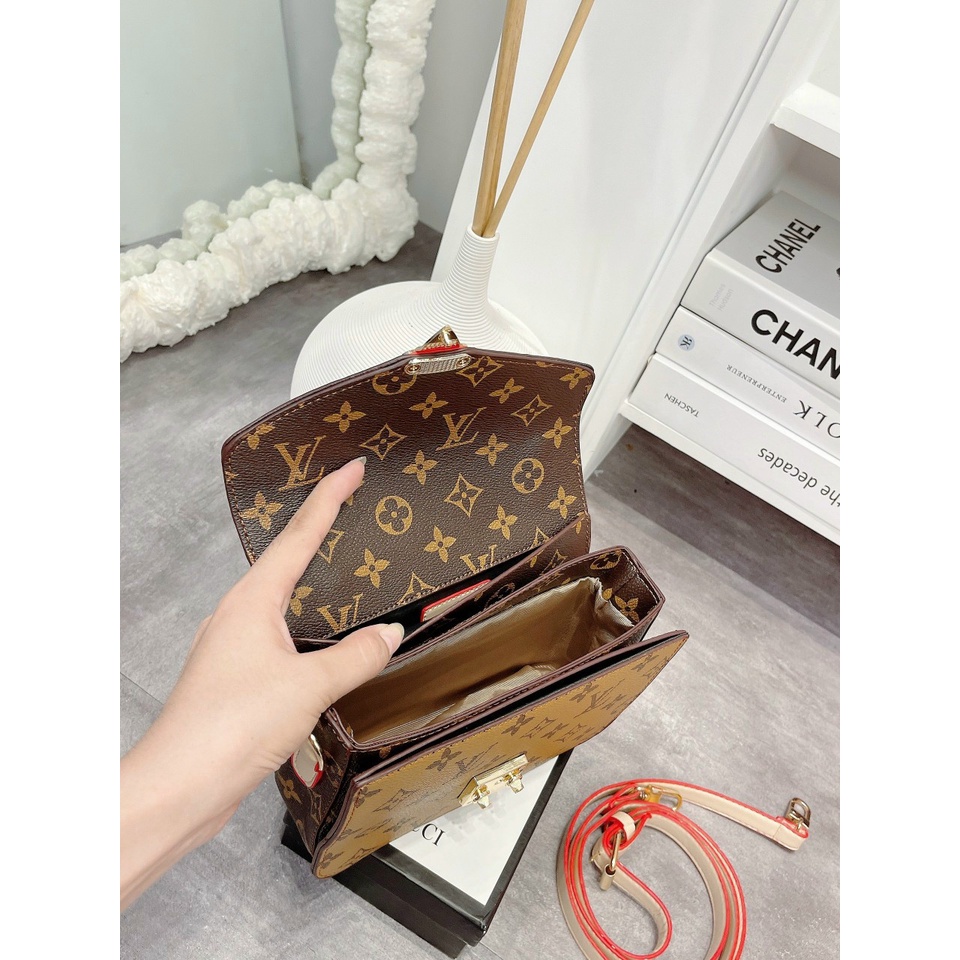 Túi đeo chéo thời trang mới nhất 2021 nhập khẩu mới nhất cho nữ SIZE 22 * 15 * 6