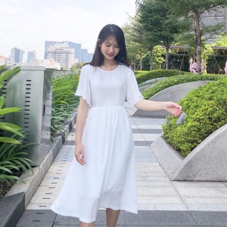 Đầm trắng tay loe xinh xắn