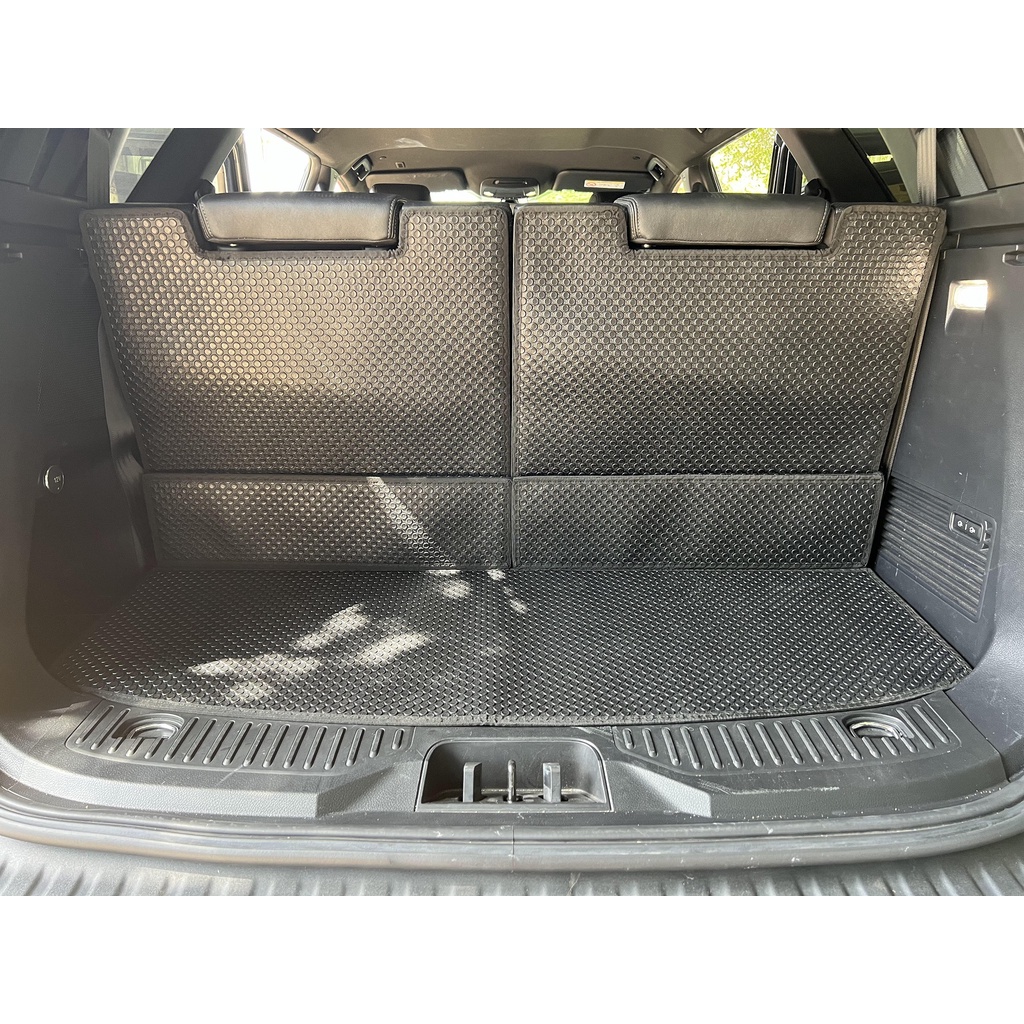 Thảm Lót Cốp và Ốp lưng ghế KATA Cao Cấp Cho Xe Ford Everest  - Không mùi, Không ẩm mốc, Dễ dàng vệ sinh
