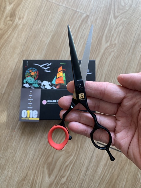 KÉO CẮT TÓC TITAN AT-02 chuyên dùng cho barber / salon