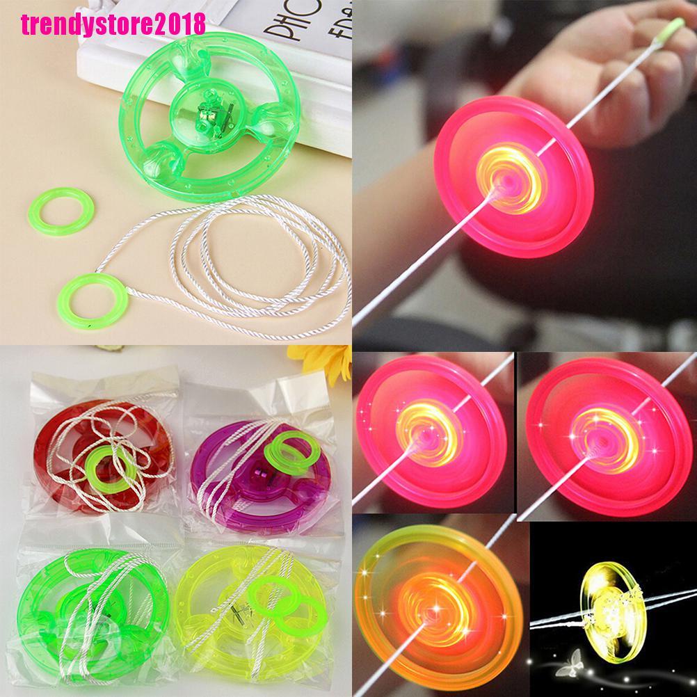 Đĩa Bay Xoay Có Đèn LED Nhiều Màu Sắc