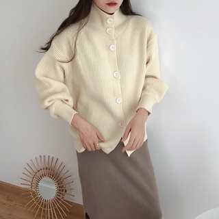 Áo len cổ khuy