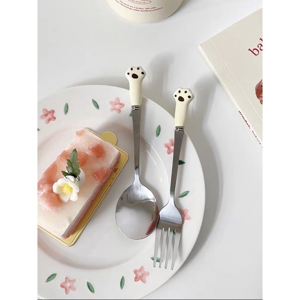Muỗng nĩa hình chân mèo đáng yêu màu be