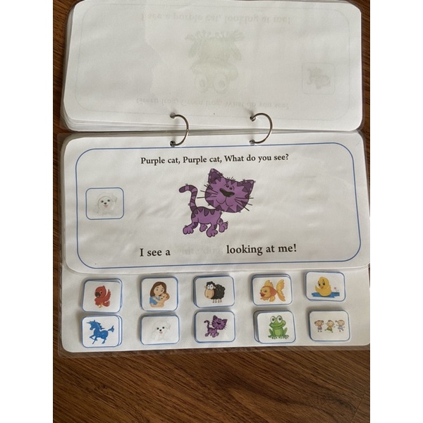 Học liệu bóc dán Brown bear quét mã QR ra file nghe cho bé