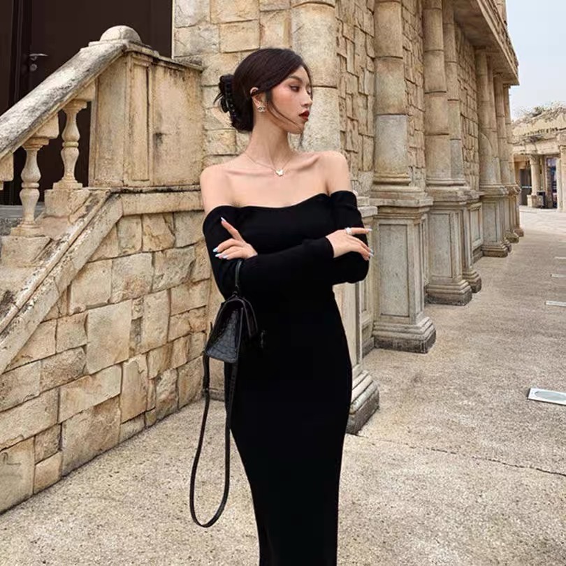 Đầm ôm body cut lưng đen trễ vai tay dài dệt kim màu đen sexy retro ơi