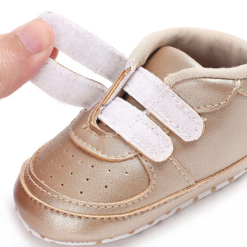 Giày đế mềm chống trơn phối da màu trơn cá tính cho bé trai