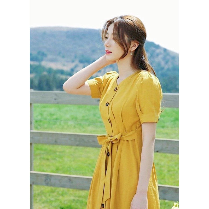 Đầm váy vàng nút nâu thắt eo