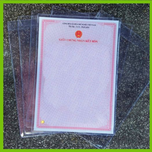 1 CÁI VỎ BỌC GIẤY ĐĂNG KÝ KẾT HÔN / GIẤY KHAI SINH / GIẤY TỜ KHỔ A4