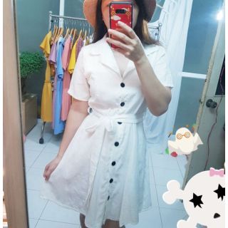 ĐẦM TRẮNG ĐŨI CỔ SƠMI CÀI NÚT