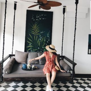 Váy hoa đắp vạt chéo
