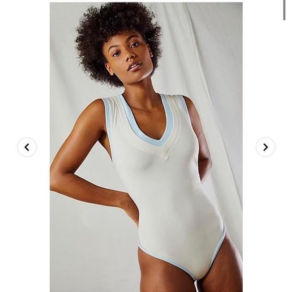 Bodyssuit ffree people viền cổ tim không tay Kami