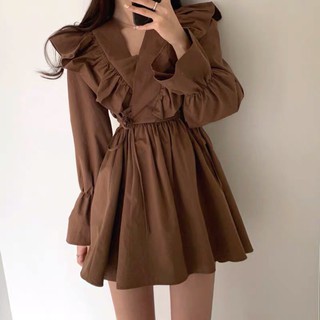 Đầm cổ V viền vai bèo thắt eo