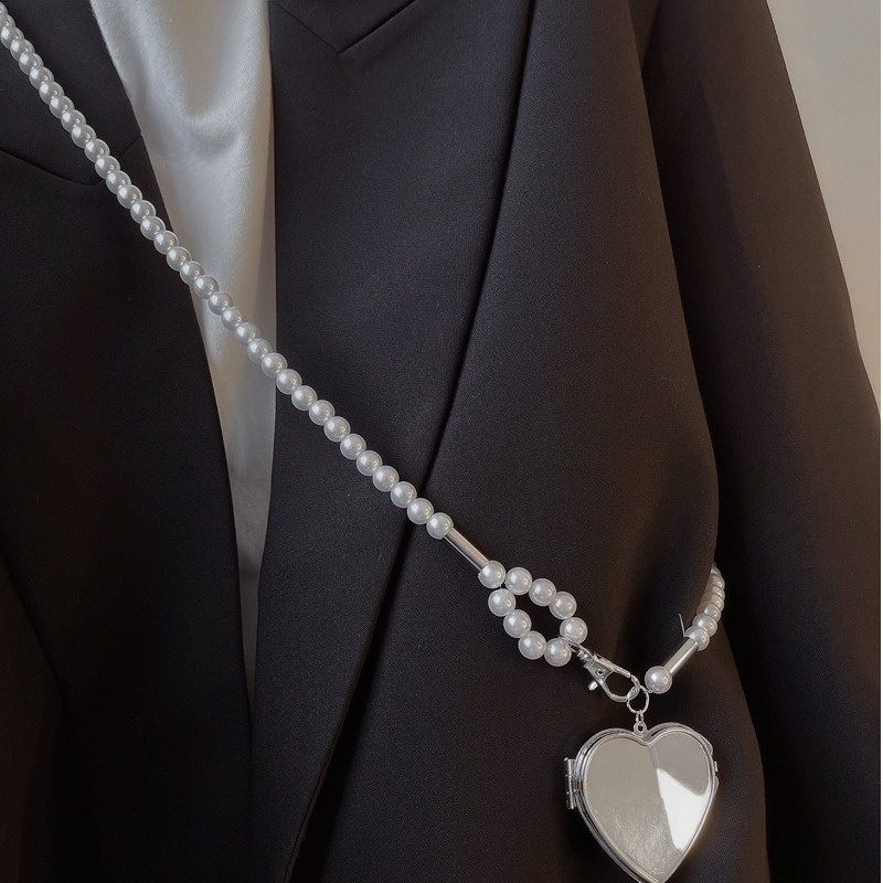 Dây đeo có thể là thắt lưng đính ngọc trai nhân tạo phong cách hiphop