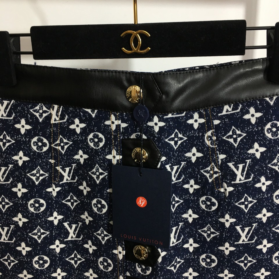 Chân váy nữ thời trang cao cấp Louis Vuitton LV phong cách quyến rũ, thu hút