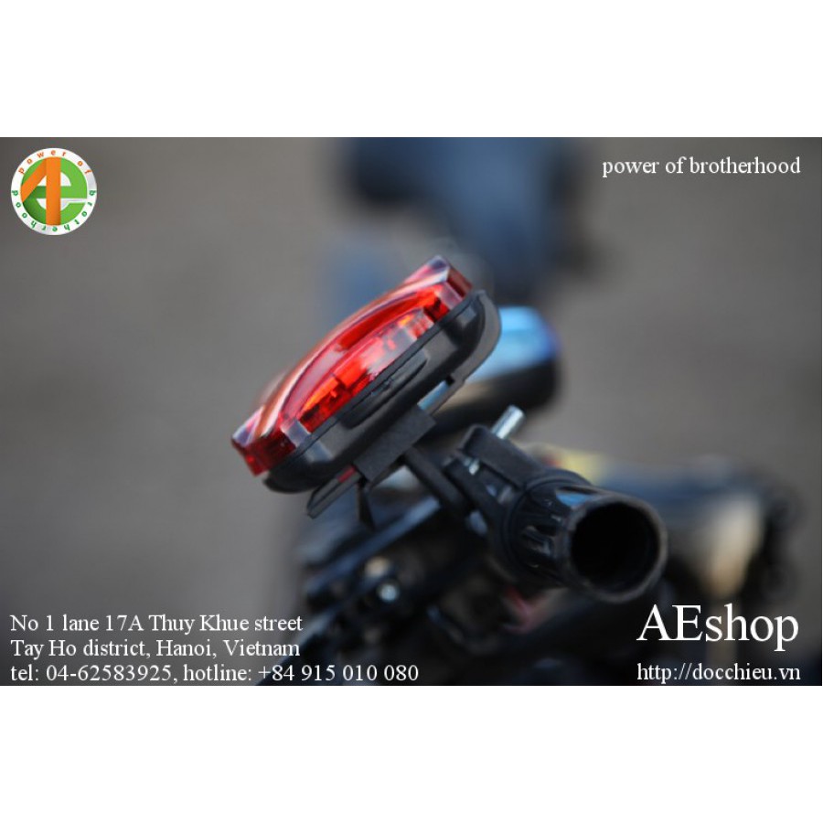 Đèn hậu xe đạp vuông cánh bướm 5 led 7 chế độ sáng