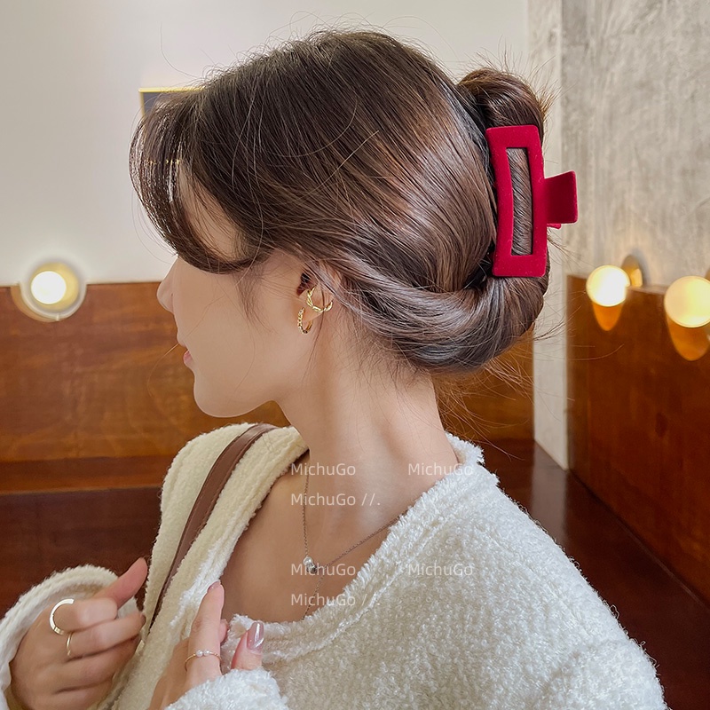 Kẹp tóc càng cua bề mặt vải nhung màu đỏ phong cách Hàn Quốc thời trang