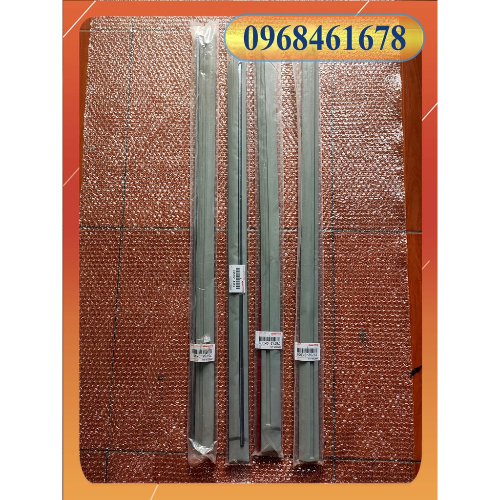 Nẹp cửa Innova 05-12  OEM