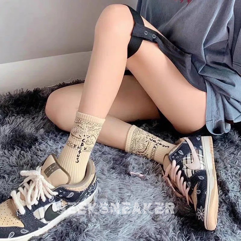 Tất Vớ Cổ cao hoạ tiết Travis Scott