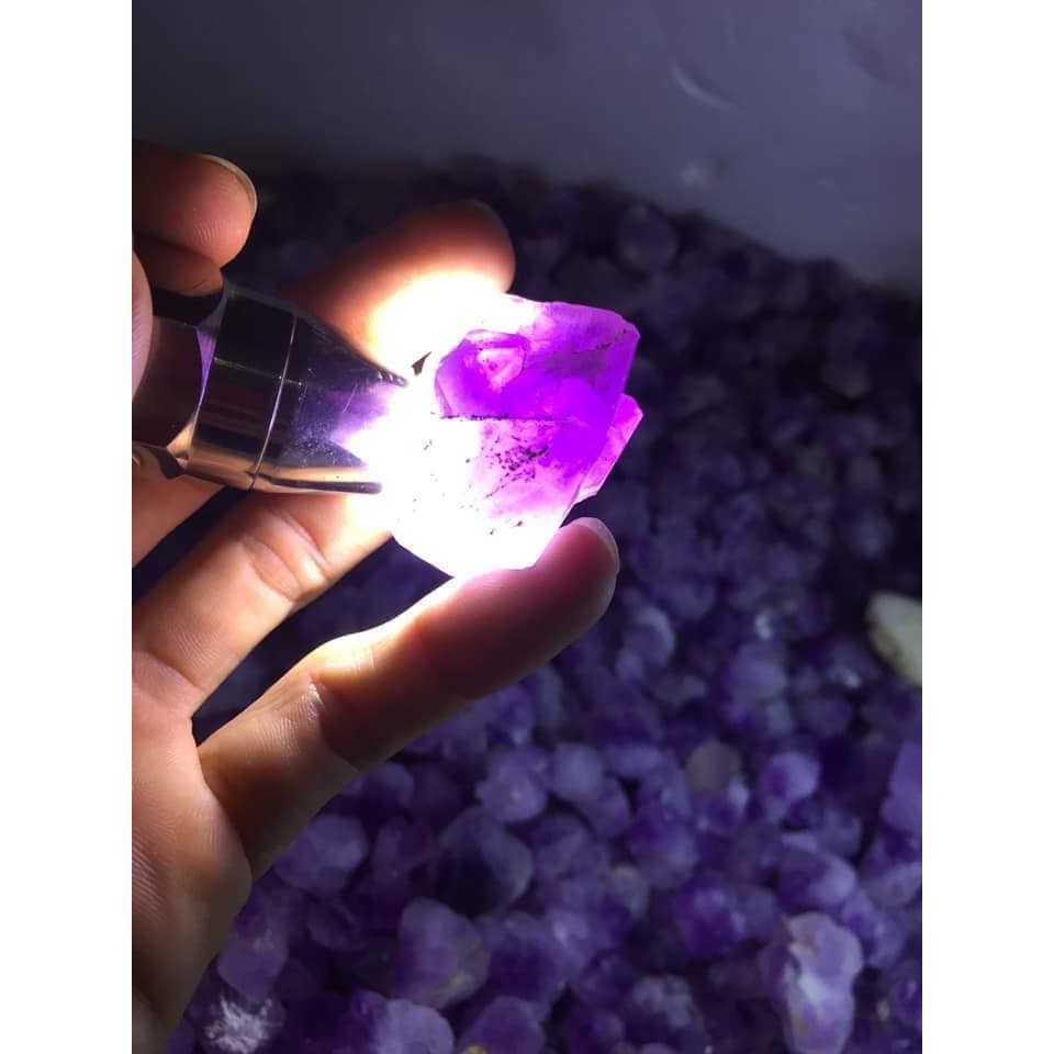 Mầm đá thach anh Tím dùng trong thanh tẩy bài Tarot